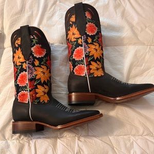 Womens cowboy boots. Black leather with floral